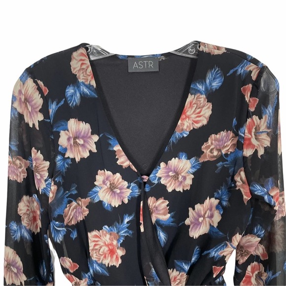 ASTR Floral Lace Trim Long Sleeve Romper Black XS - Picture 9 of 13